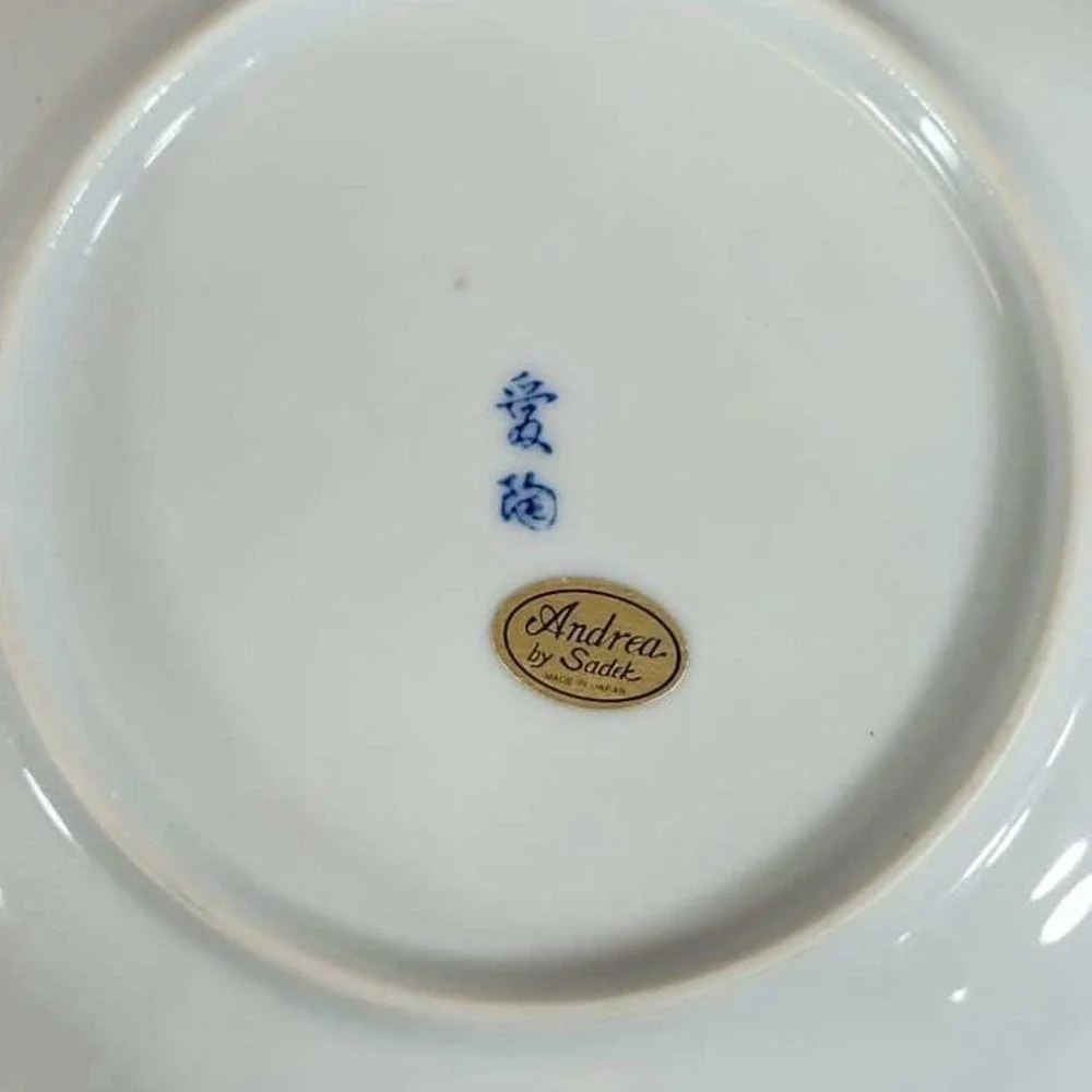 Andrea by Sadek Serving Bowl Blue White Floral Scalloped Gold Rim‎ Japan 9.25